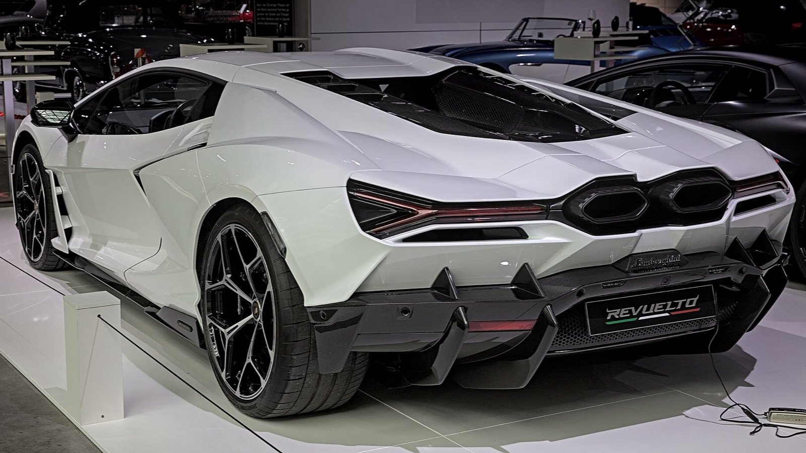Lamborghini Revuelto, the base V12 HPEV the SV builds on
