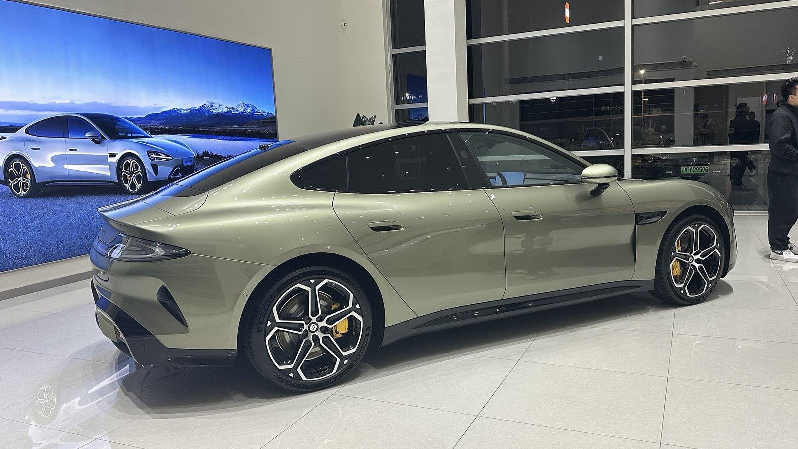 Xiaomi SU7 electric performance sedan